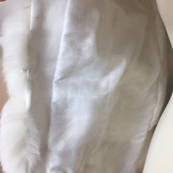 White Fox - Picture 2 of 5